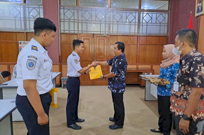 PENYERAHAN SK PENGANGKATAN CPNS POLA PEMBIBITAN STTD PENEMPATAN DINAS PERHUBUNGAN