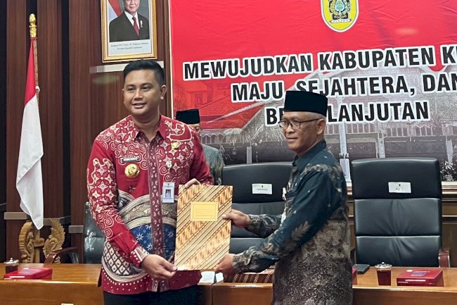Penyerahan SK Penjabat Sekda, Plt. Kepala Disbudporapar, dan Plh. Camat Ngawen oleh Bupati Klaten