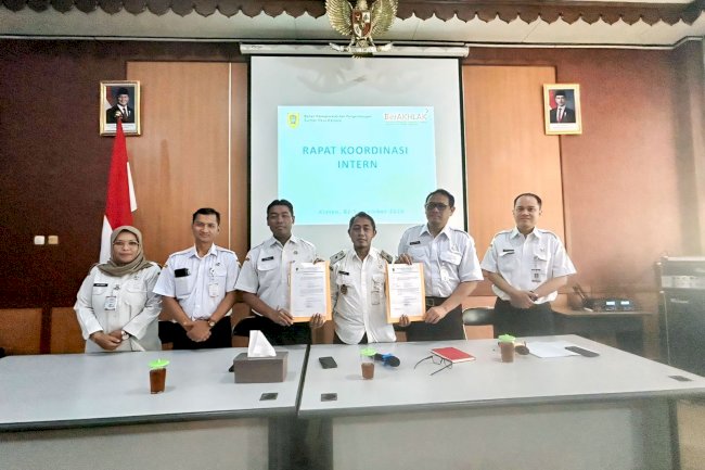 UNTUK PERCEPATAN PROGRAM KEGIATAN KEPALA BKPSDM KLATEN SERAHKAN PENUGASAN PLT SEKRETARIS DAN KABID MUTASI