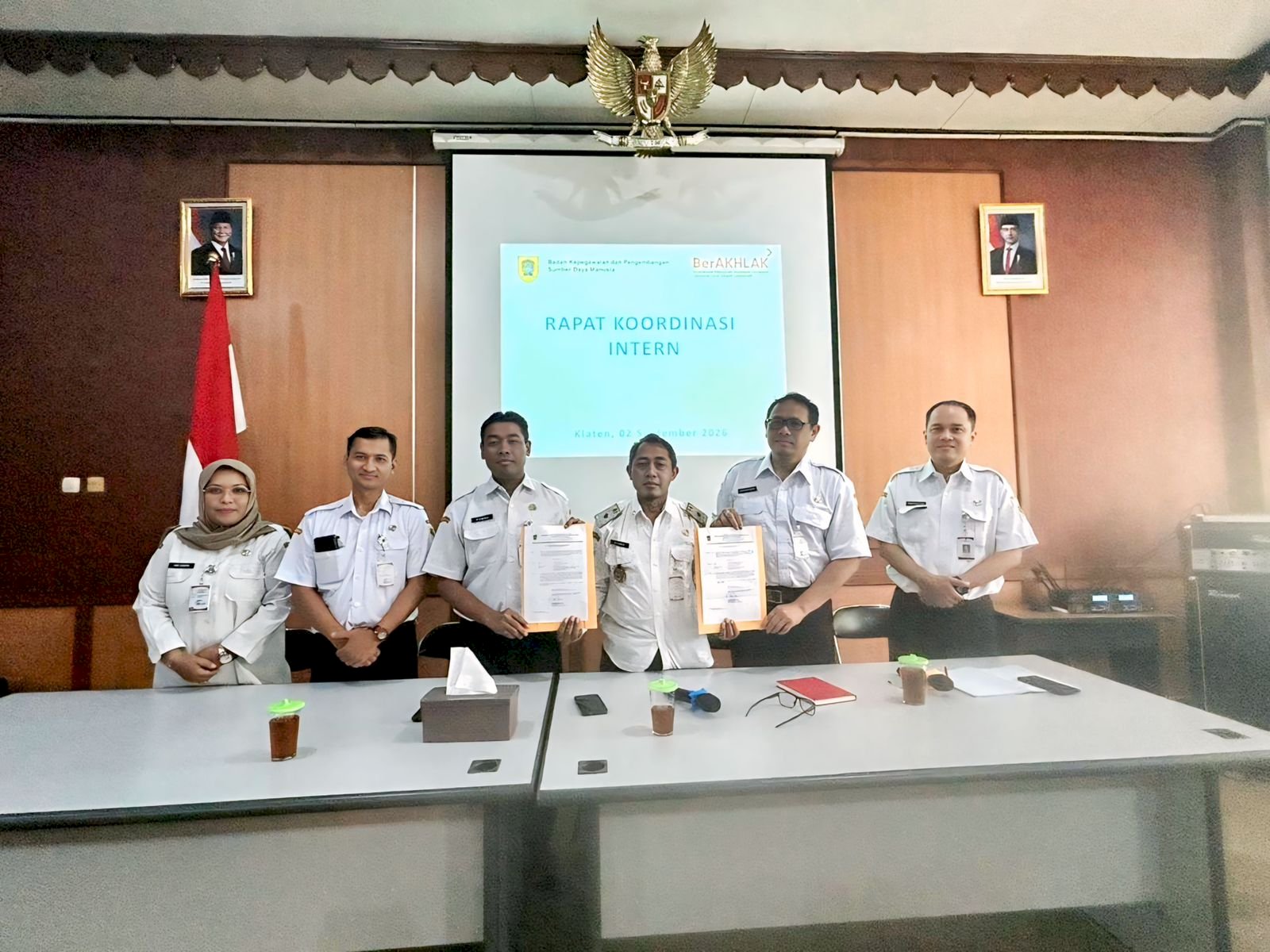 UNTUK PERCEPATAN PROGRAM KEGIATAN KEPALA BKPSDM KLATEN SERAHKAN PENUGASAN PLT SEKRETARIS DAN KABID MUTASI